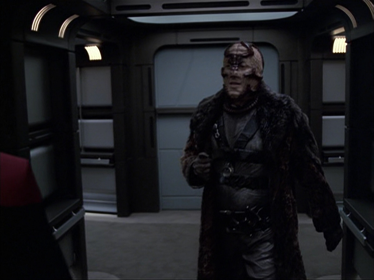 extant_StarTrek_VOY_6x05-Alice_00649.jpg