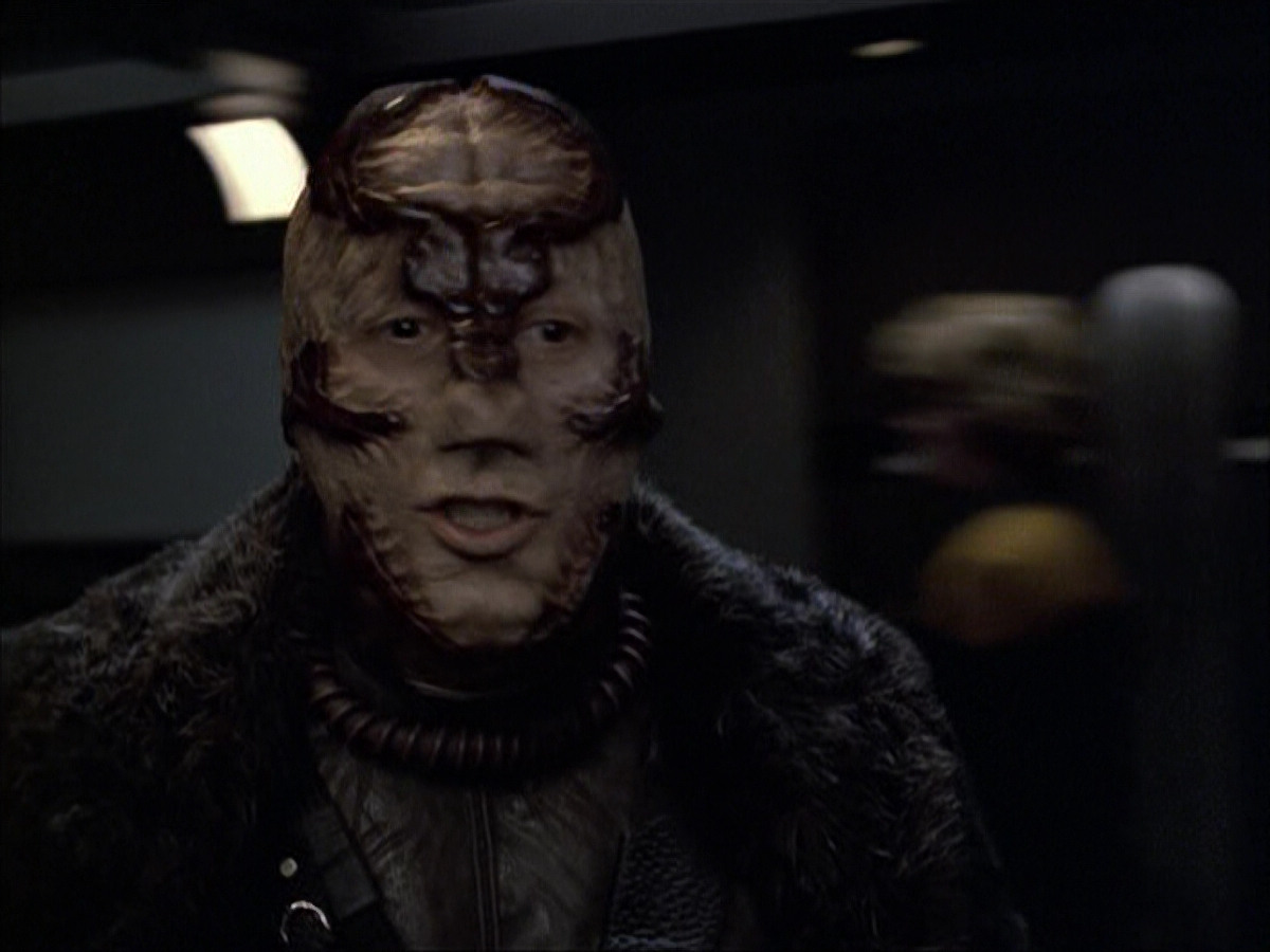extant_StarTrek_VOY_6x05-Alice_00653.jpg