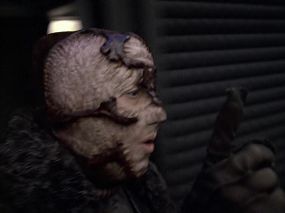 extant_StarTrek_VOY_6x05-Alice_00654.jpg