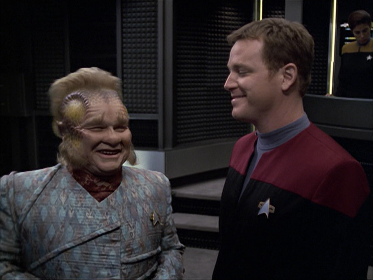 extant_StarTrek_VOY_6x05-Alice_00663.jpg