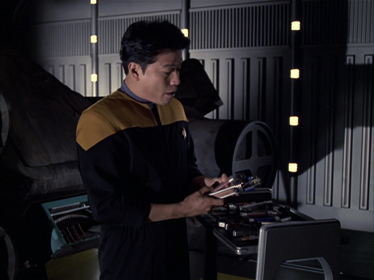 extant_StarTrek_VOY_6x05-Alice_00696.jpg