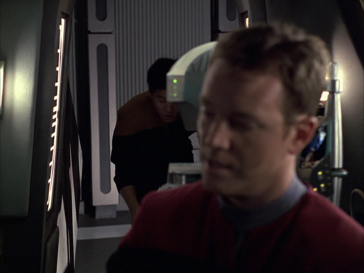 extant_StarTrek_VOY_6x05-Alice_00729.jpg