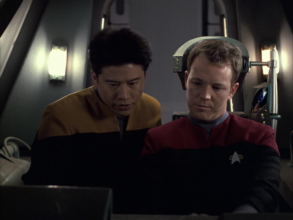 extant_StarTrek_VOY_6x05-Alice_00750.jpg