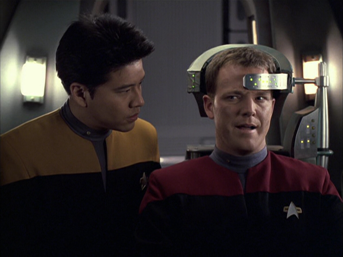 extant_StarTrek_VOY_6x05-Alice_00774.jpg