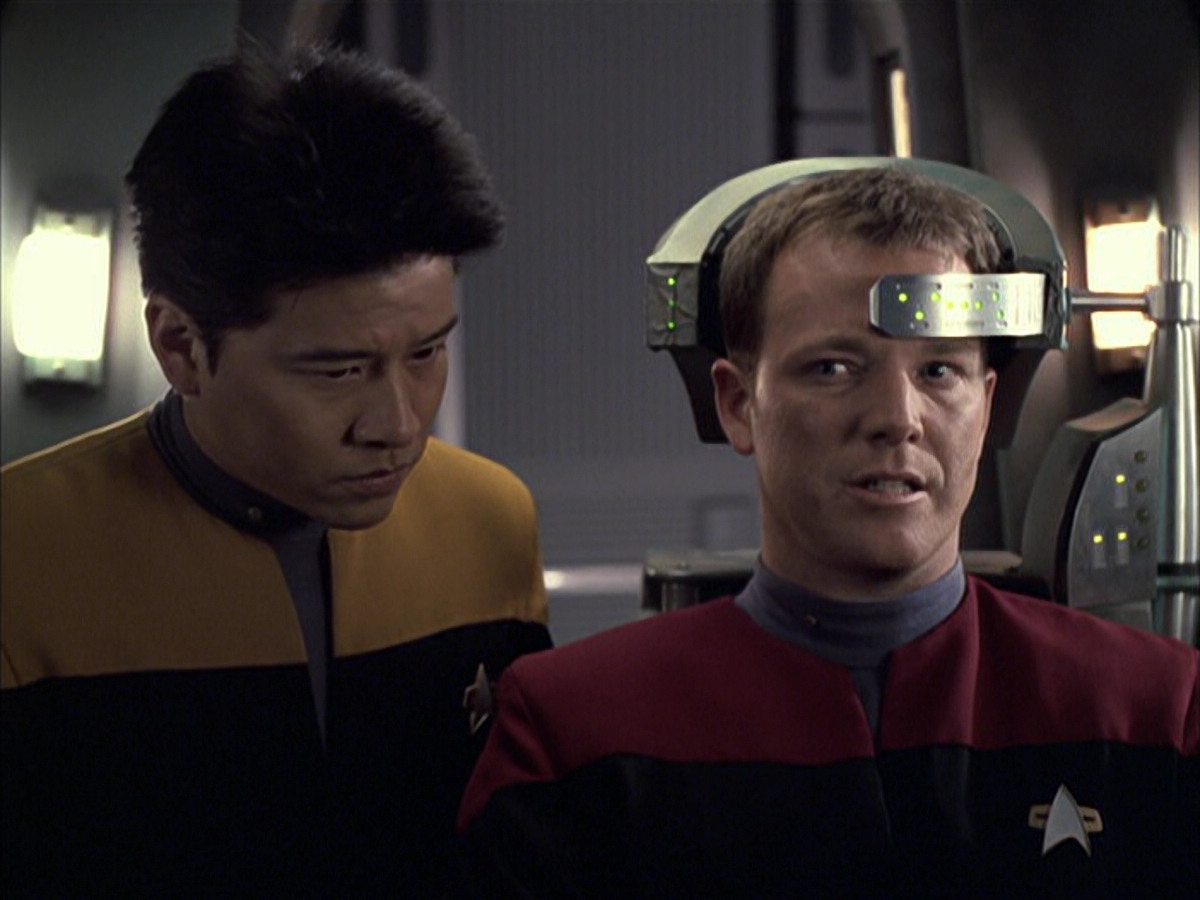 extant_StarTrek_VOY_6x05-Alice_00780.jpg