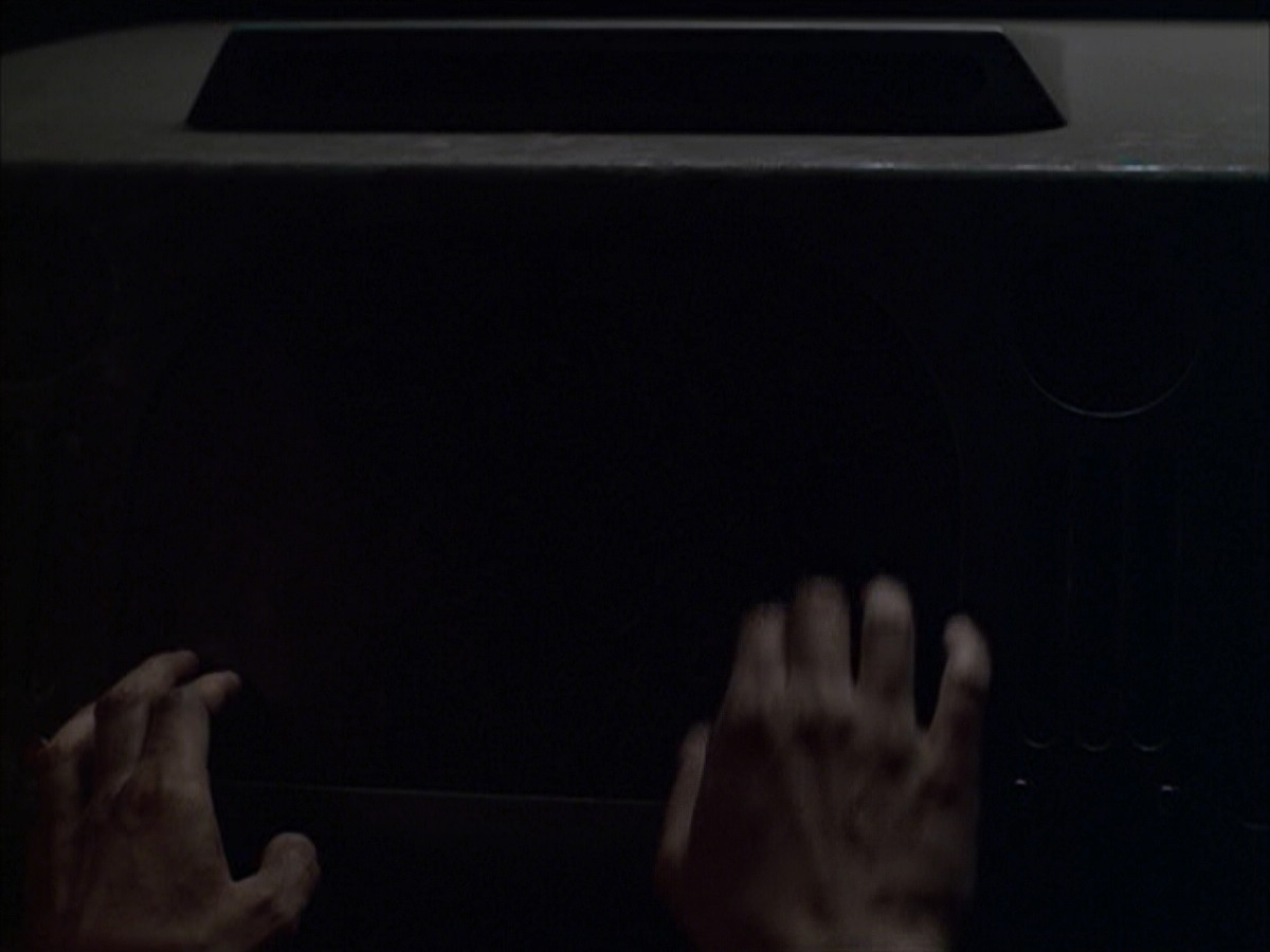 extant_StarTrek_VOY_6x05-Alice_00795.jpg