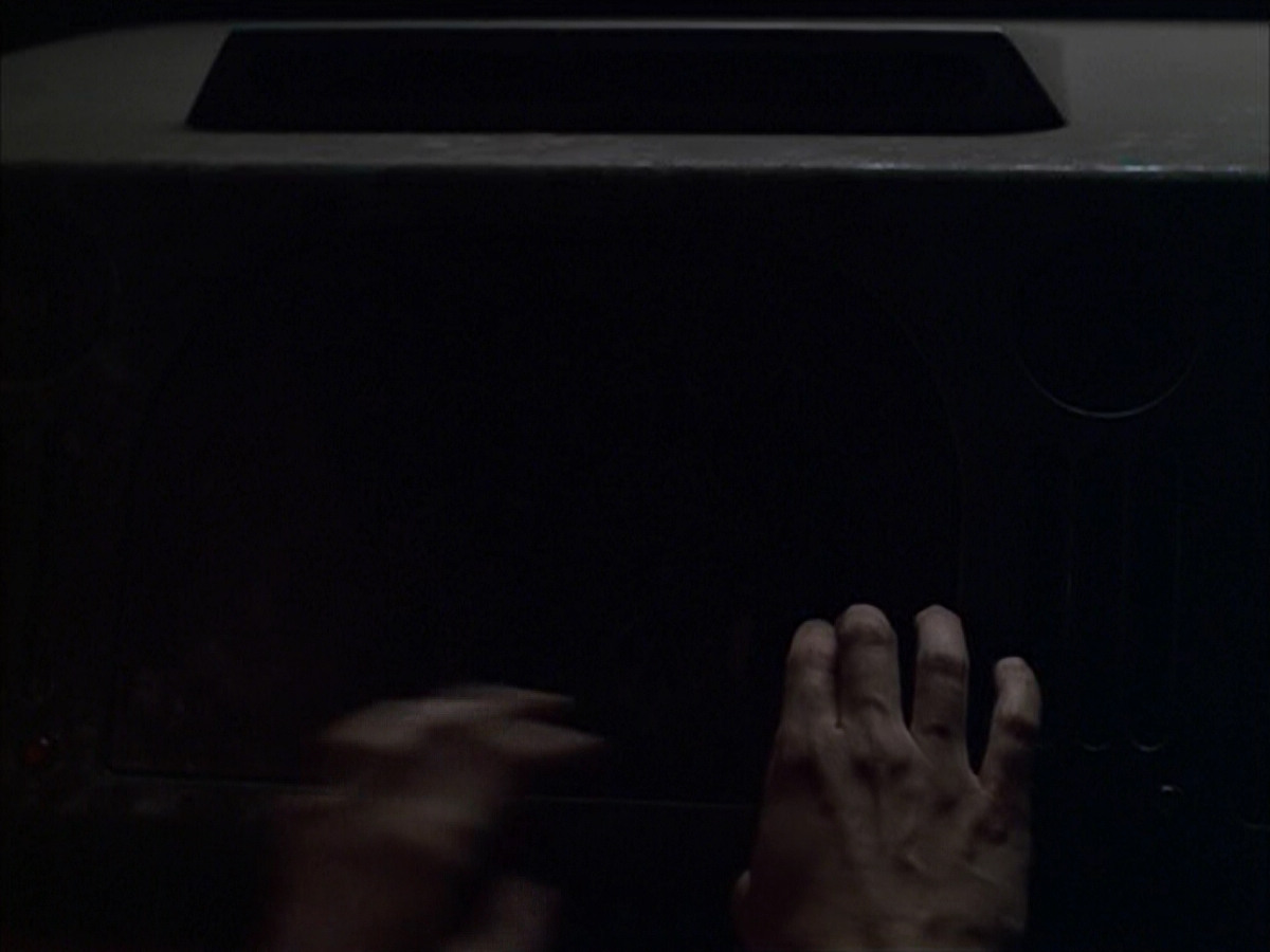 extant_StarTrek_VOY_6x05-Alice_00796.jpg