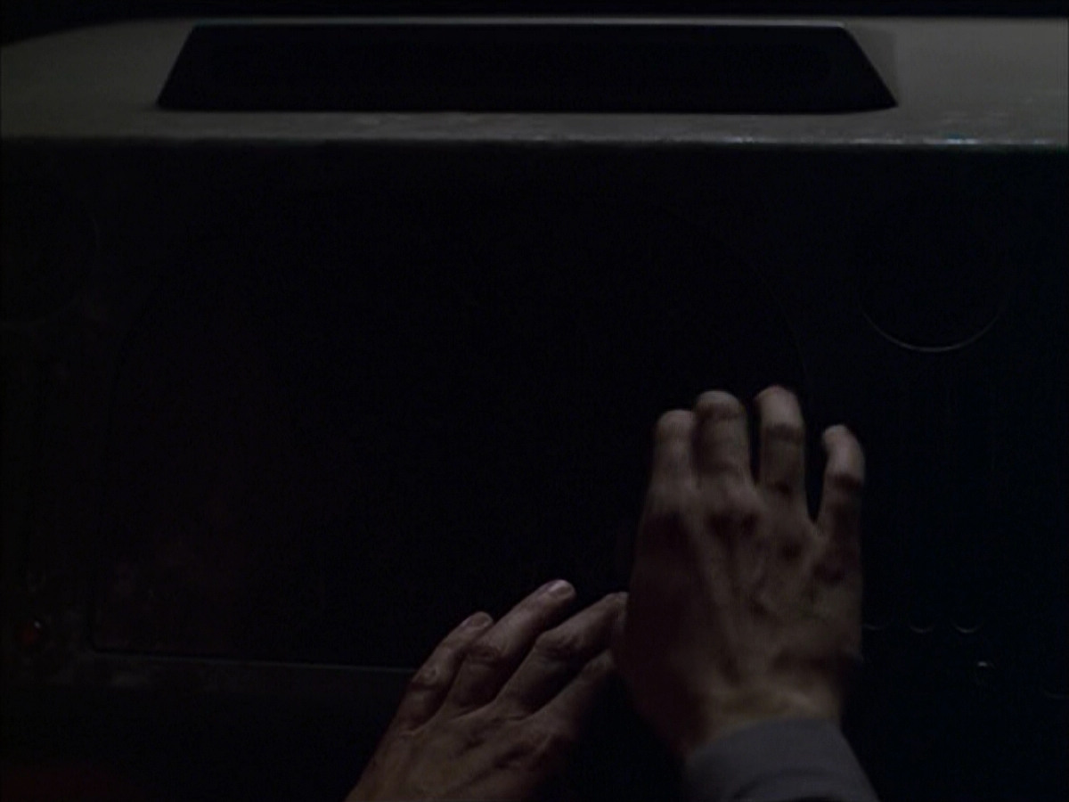 extant_StarTrek_VOY_6x05-Alice_00797.jpg