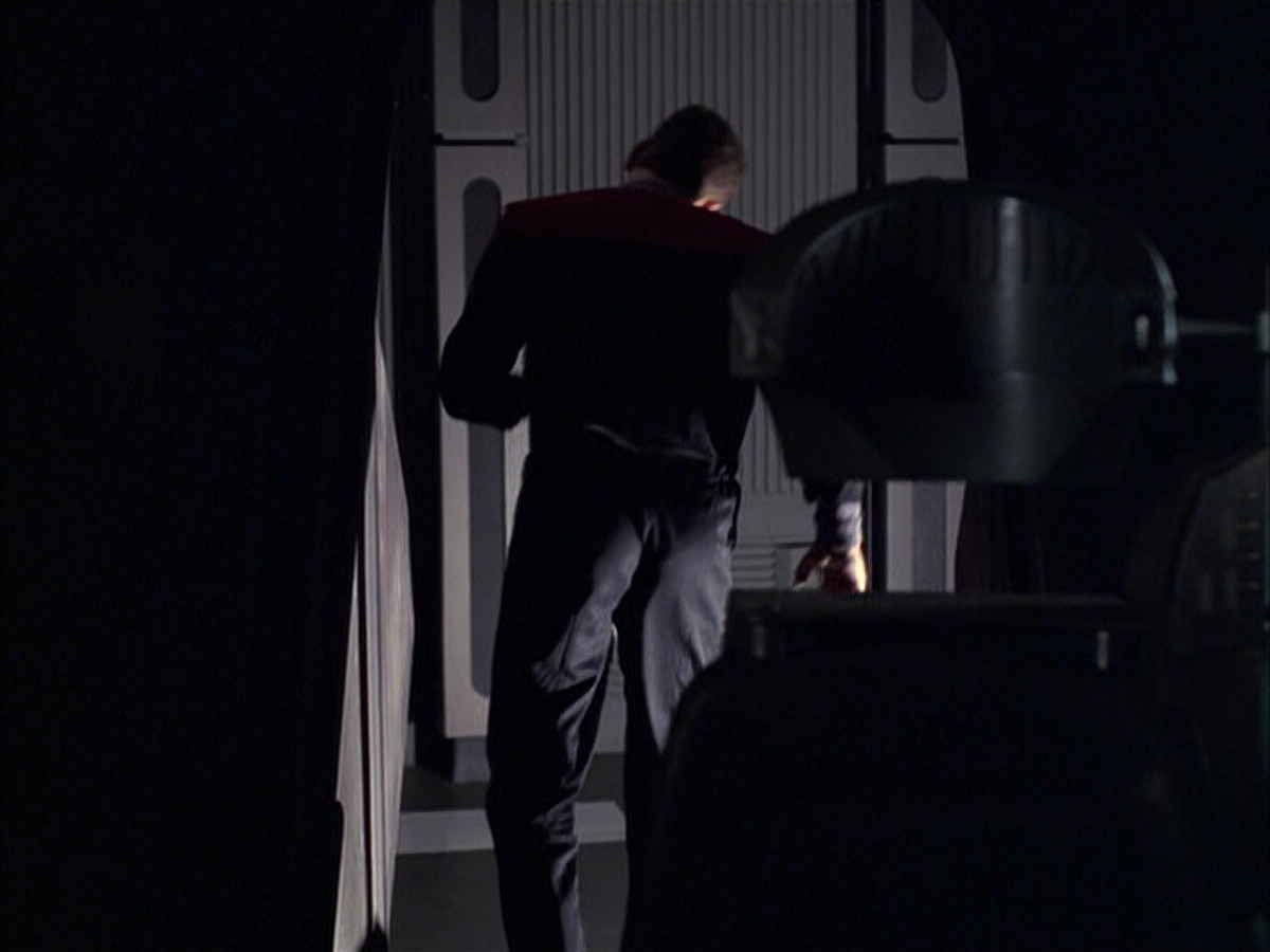 extant_StarTrek_VOY_6x05-Alice_00824.jpg