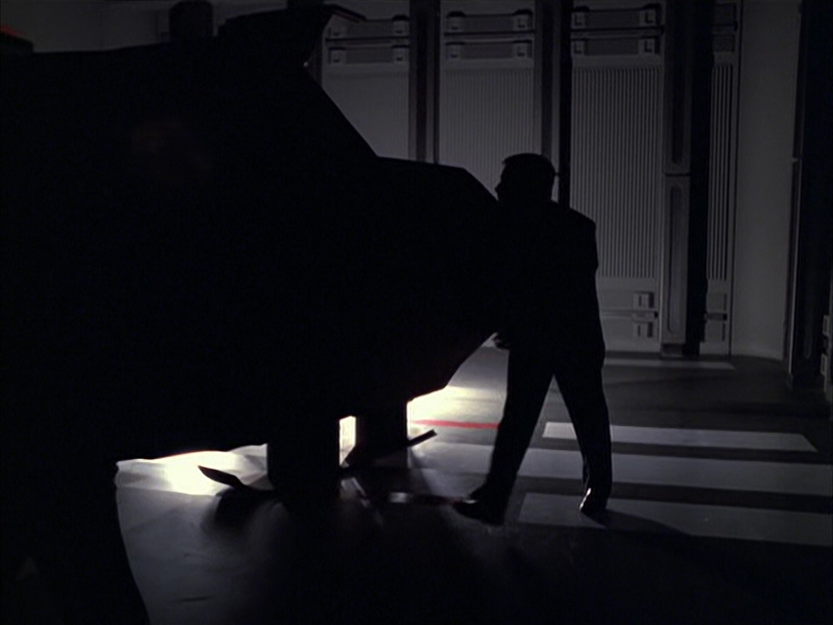 extant_StarTrek_VOY_6x05-Alice_00830.jpg