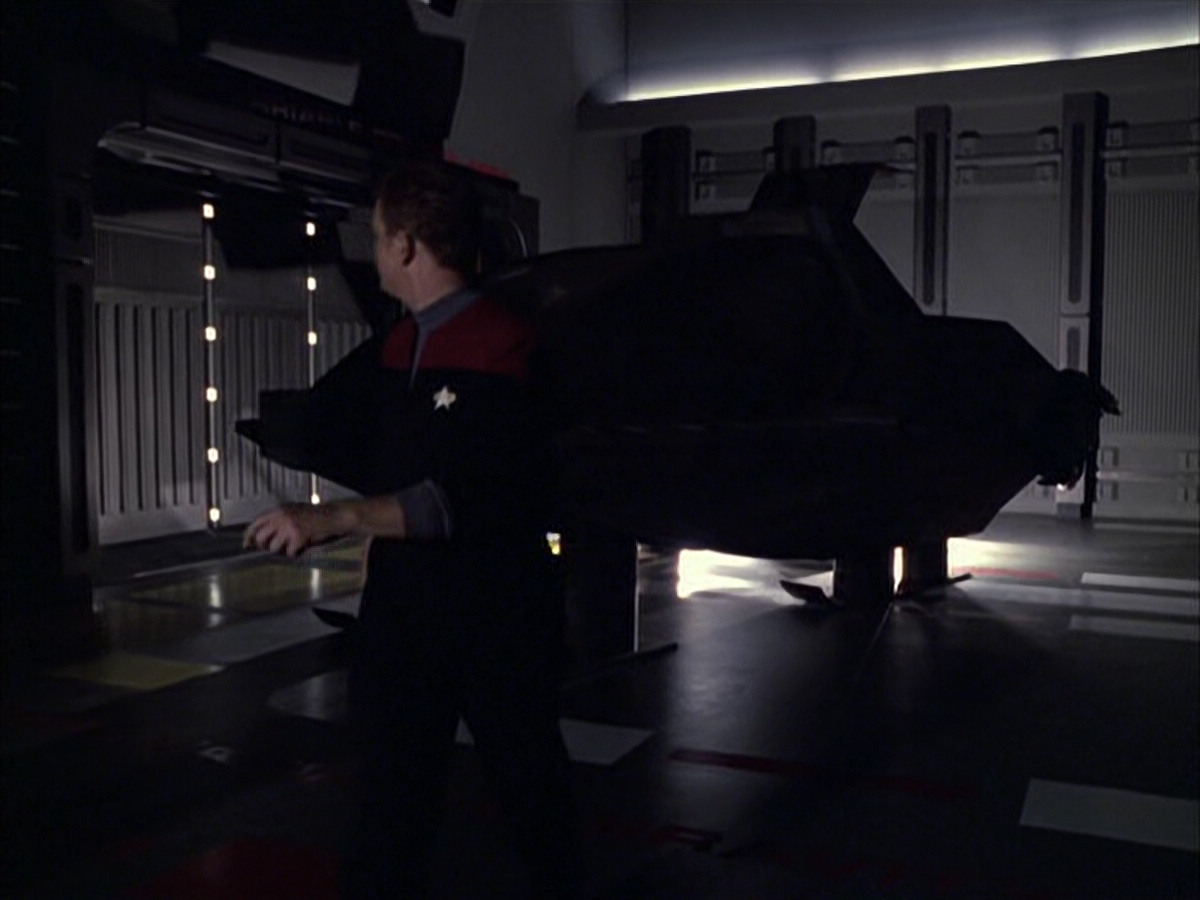 extant_StarTrek_VOY_6x05-Alice_00835.jpg