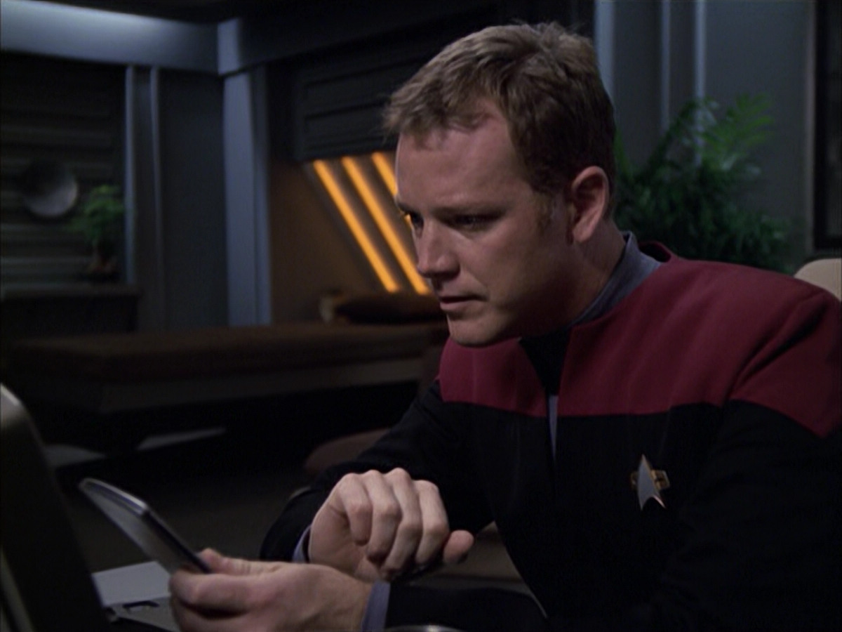 extant_StarTrek_VOY_6x05-Alice_00892.jpg