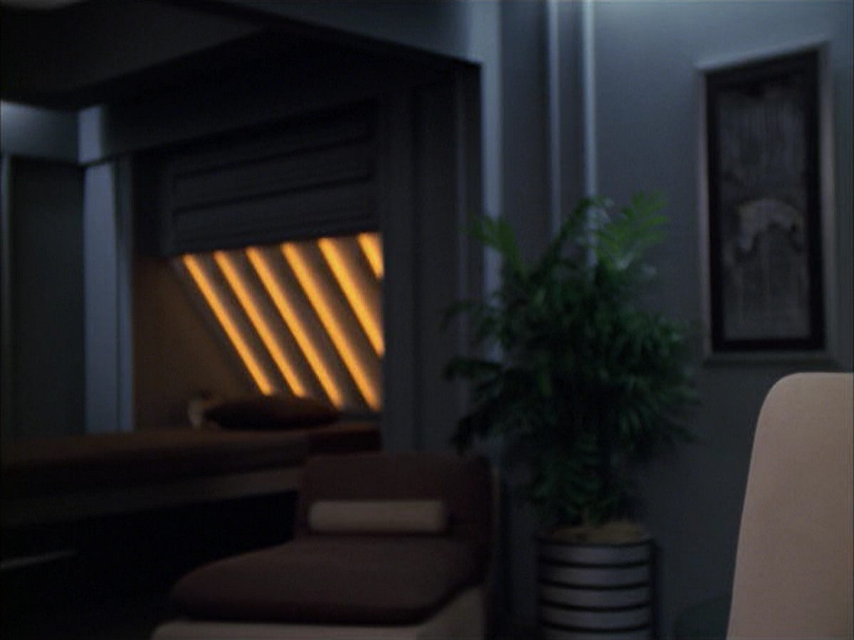 extant_StarTrek_VOY_6x05-Alice_00911.jpg