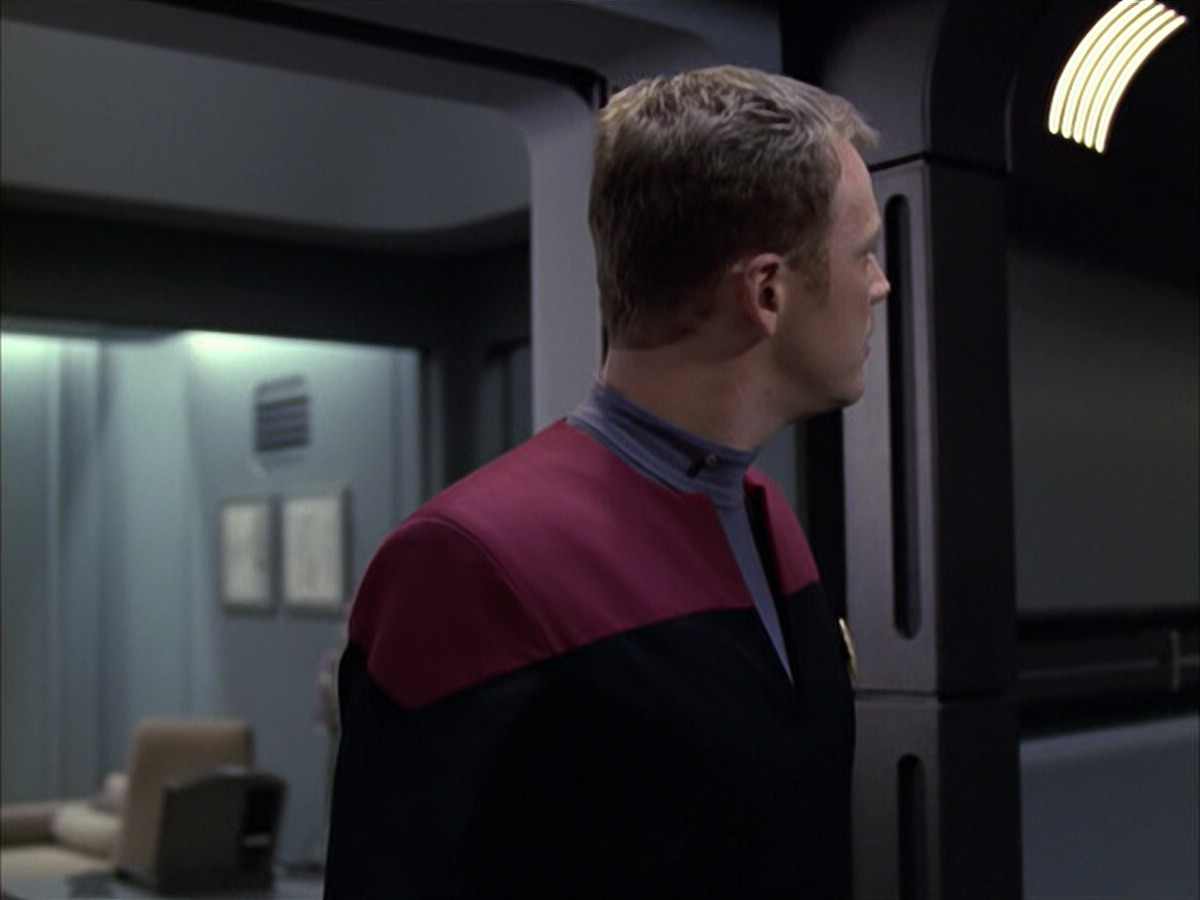 extant_StarTrek_VOY_6x05-Alice_00915.jpg