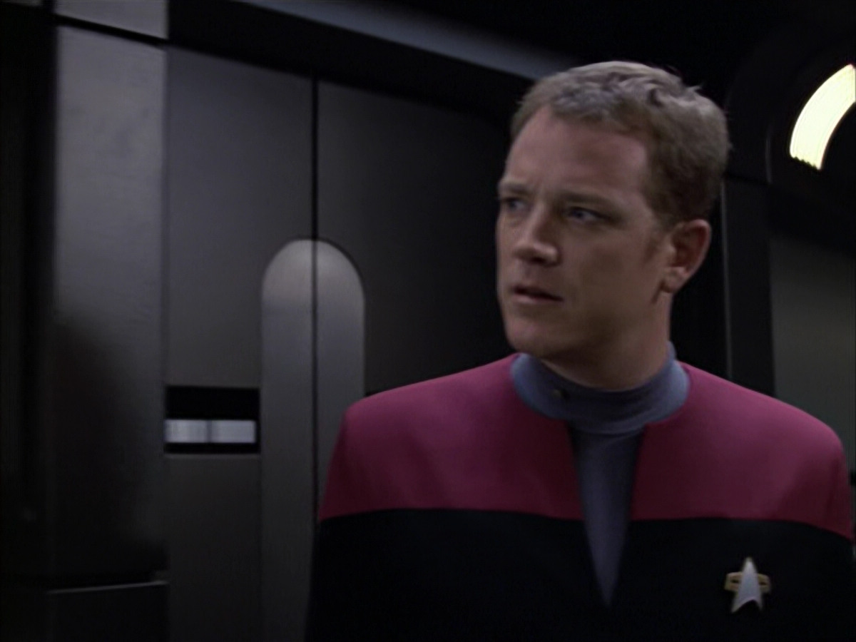 extant_StarTrek_VOY_6x05-Alice_00920.jpg