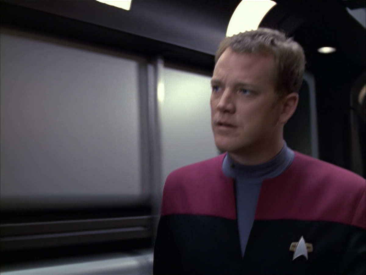 extant_StarTrek_VOY_6x05-Alice_00922.jpg