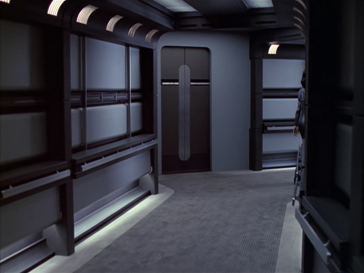extant_StarTrek_VOY_6x05-Alice_00925.jpg