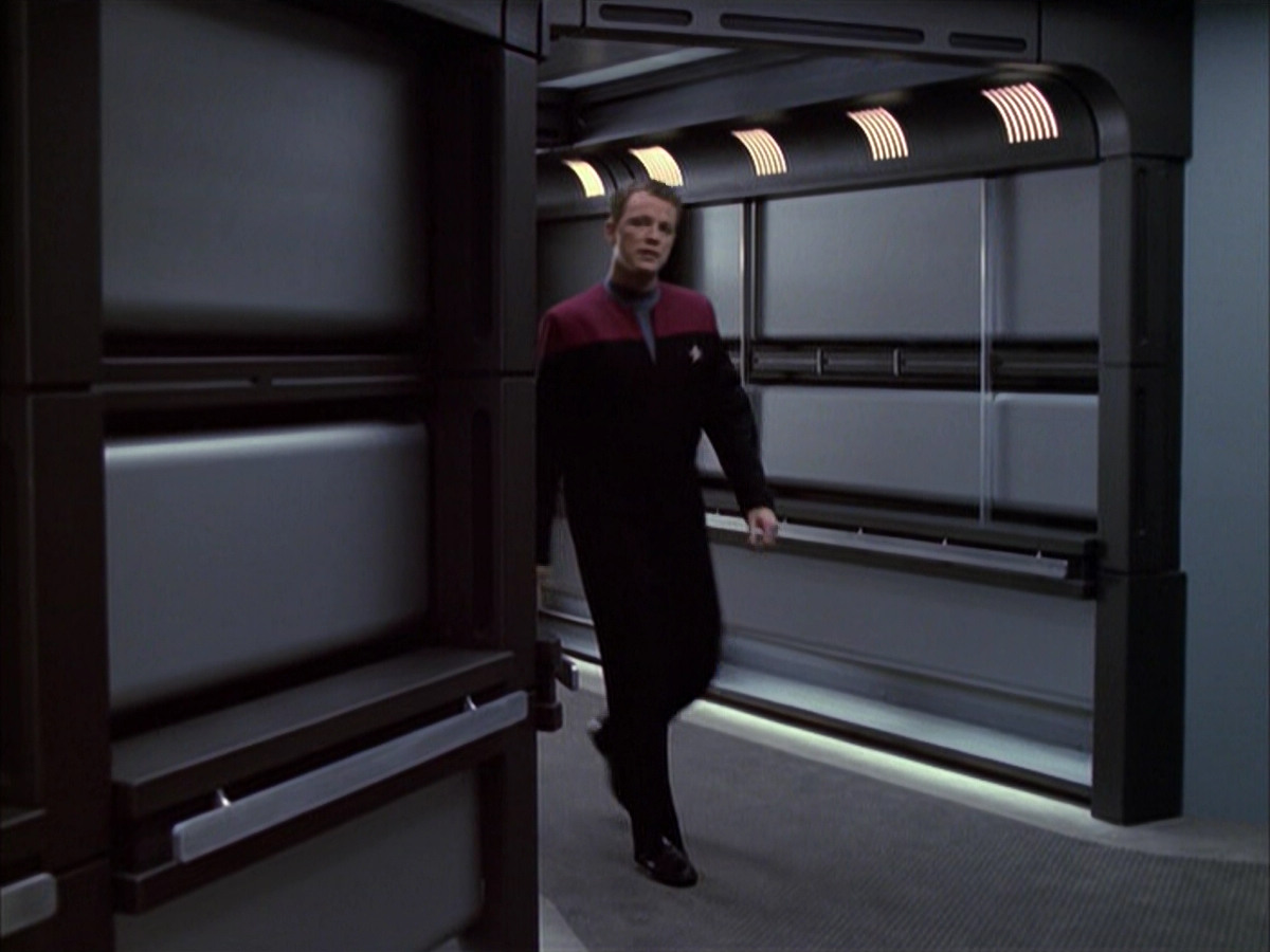 extant_StarTrek_VOY_6x05-Alice_00928.jpg