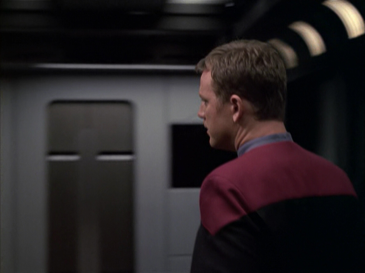 extant_StarTrek_VOY_6x05-Alice_00947.jpg