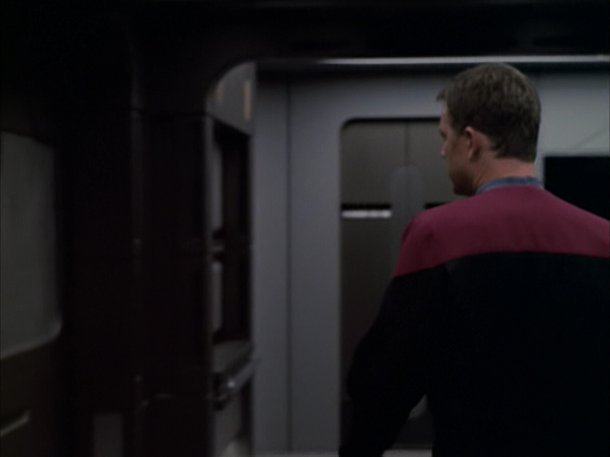 extant_StarTrek_VOY_6x05-Alice_00948.jpg