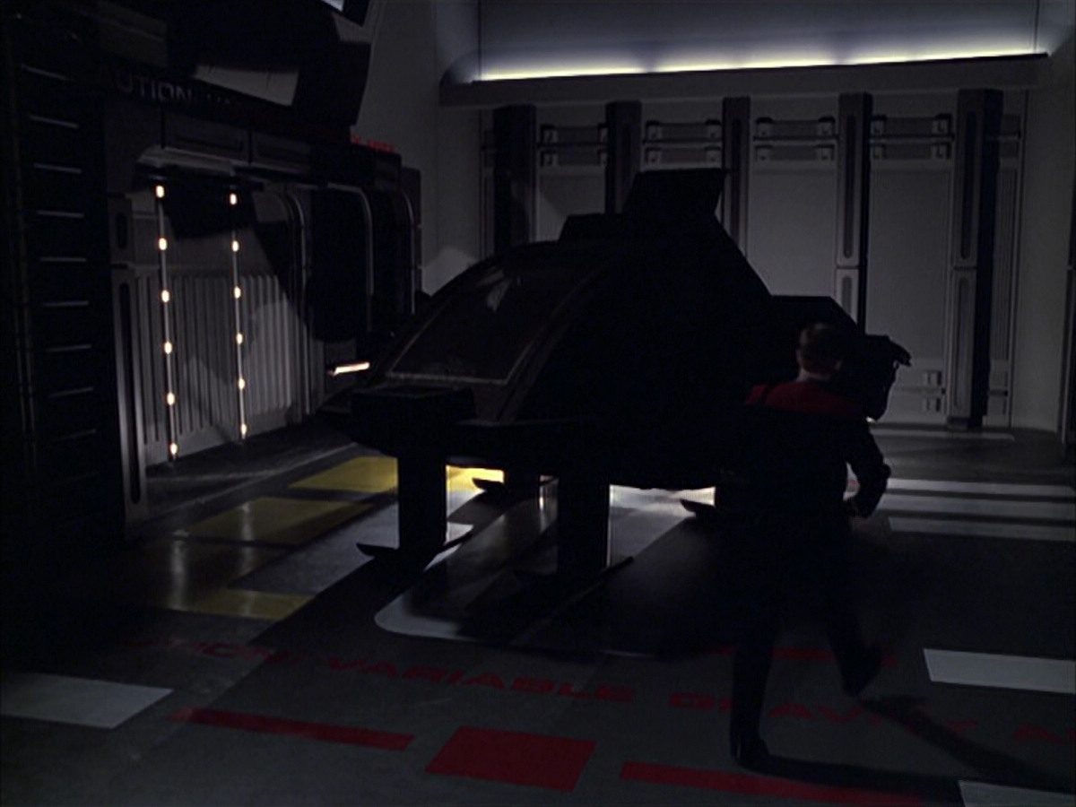 extant_StarTrek_VOY_6x05-Alice_00982.jpg