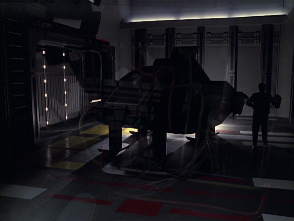 extant_StarTrek_VOY_6x05-Alice_00985.jpg