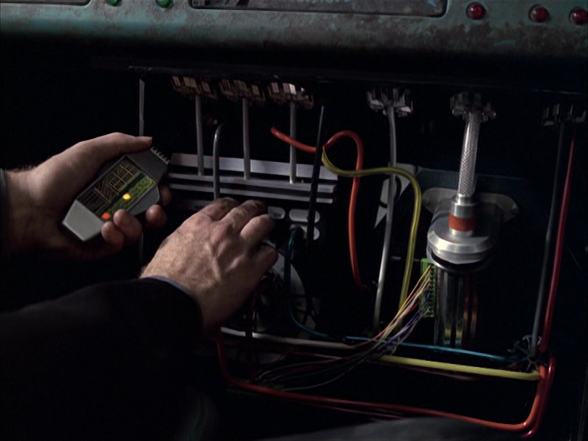 extant_StarTrek_VOY_6x05-Alice_00988.jpg