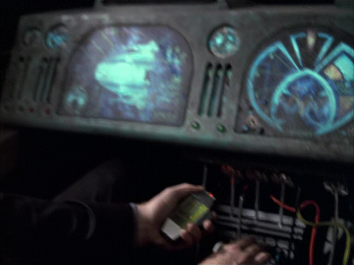 extant_StarTrek_VOY_6x05-Alice_00990.jpg