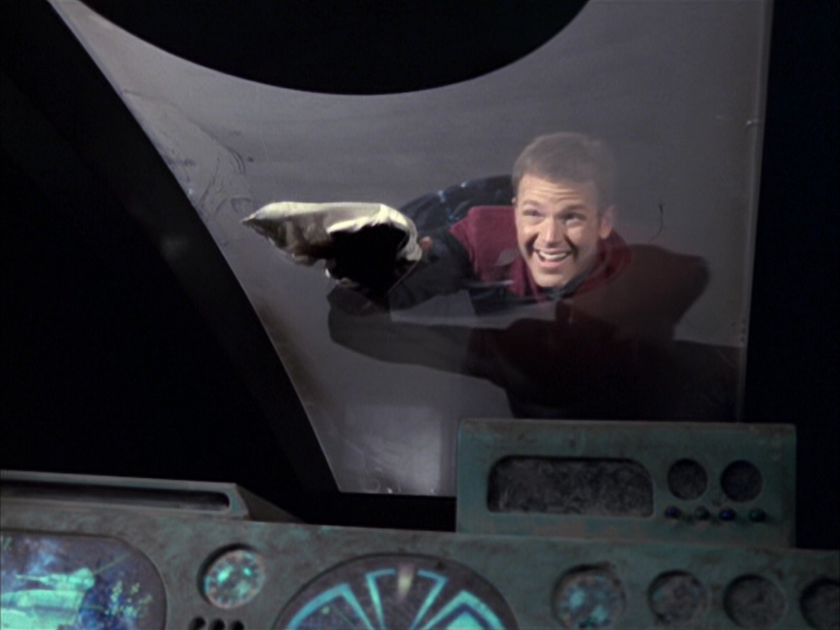 extant_StarTrek_VOY_6x05-Alice_00995.jpg