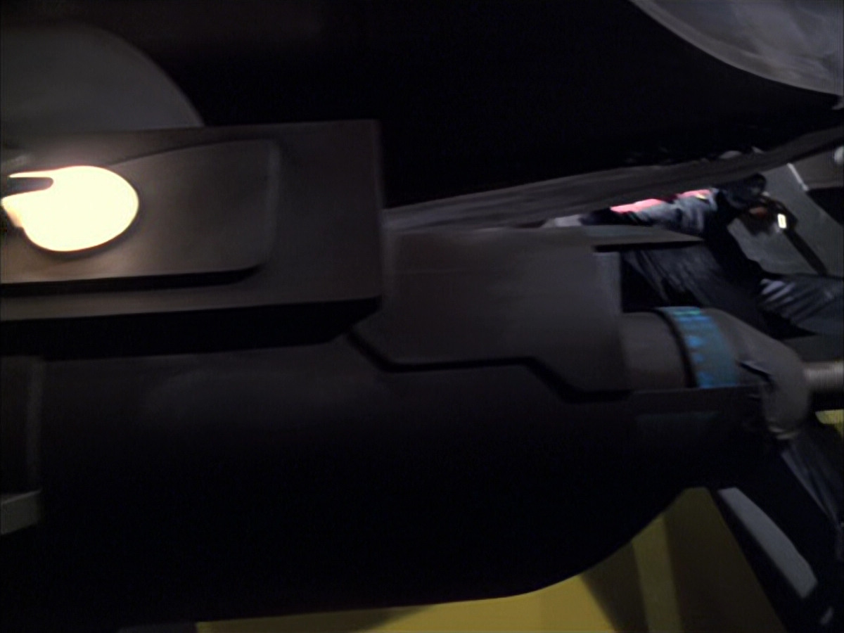 extant_StarTrek_VOY_6x05-Alice_01009.jpg