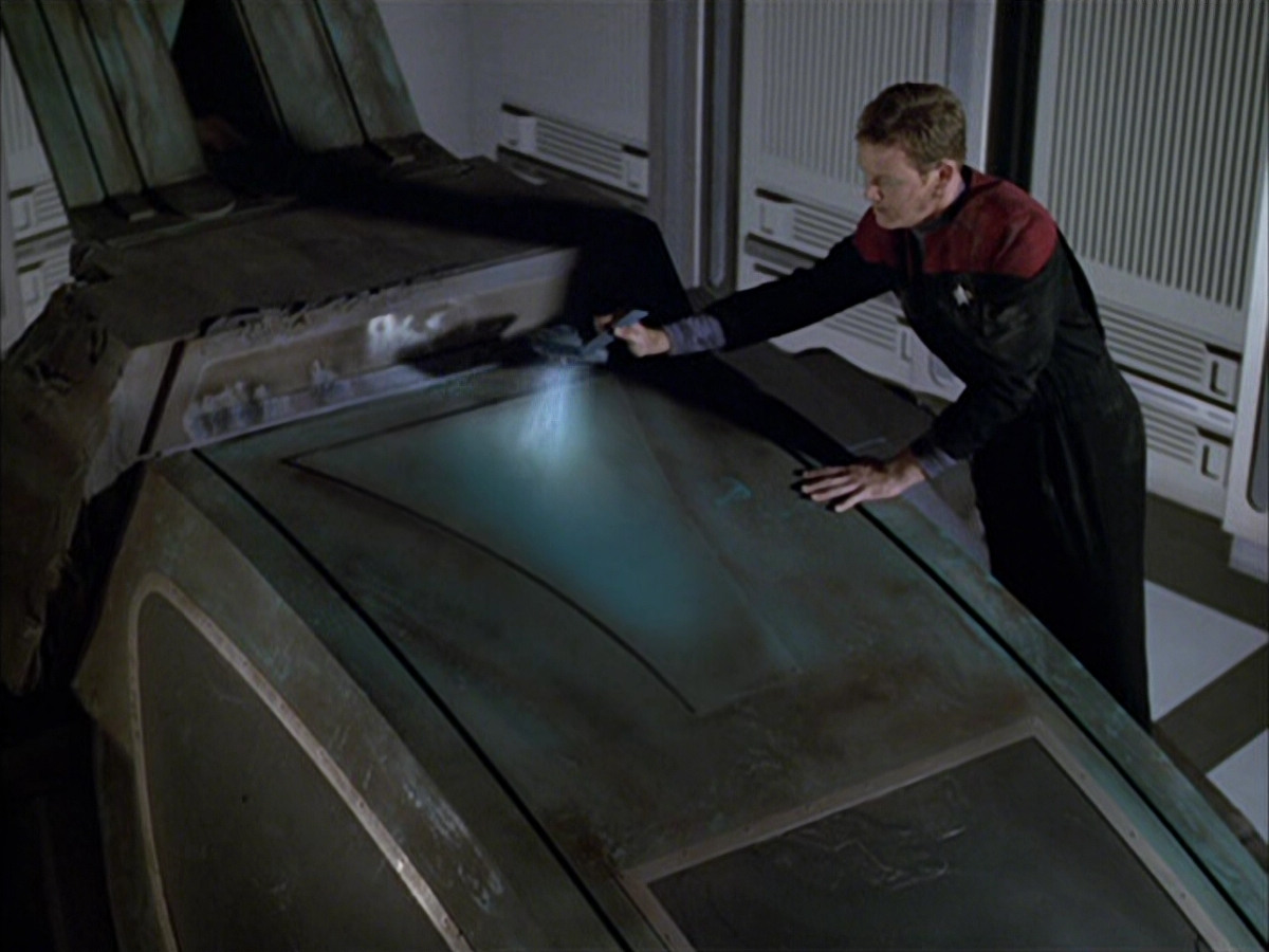 extant_StarTrek_VOY_6x05-Alice_01022.jpg
