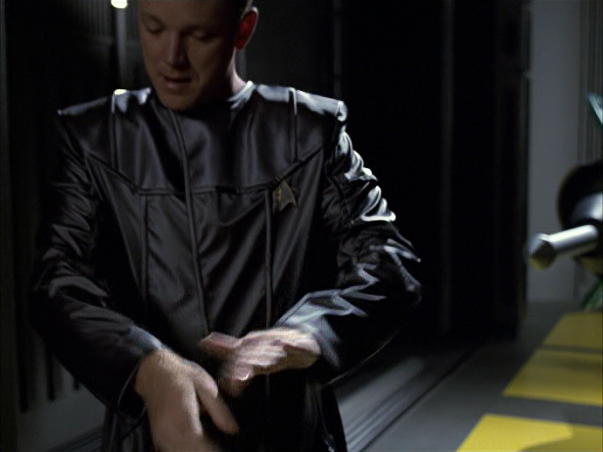 extant_StarTrek_VOY_6x05-Alice_01039.jpg