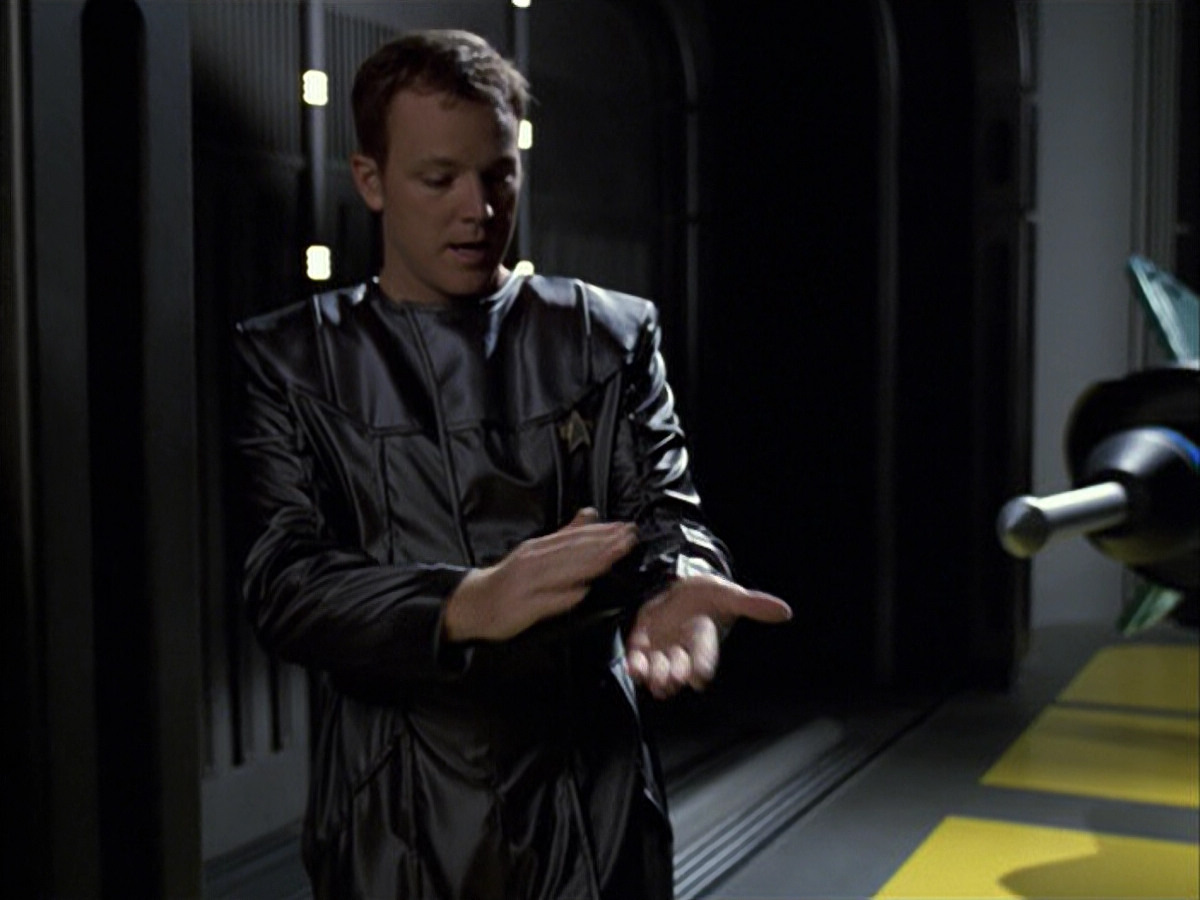 extant_StarTrek_VOY_6x05-Alice_01040.jpg