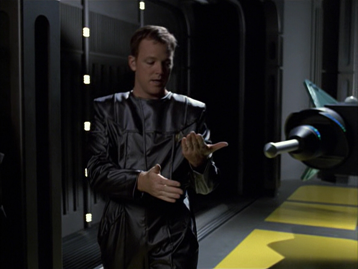 extant_StarTrek_VOY_6x05-Alice_01041.jpg