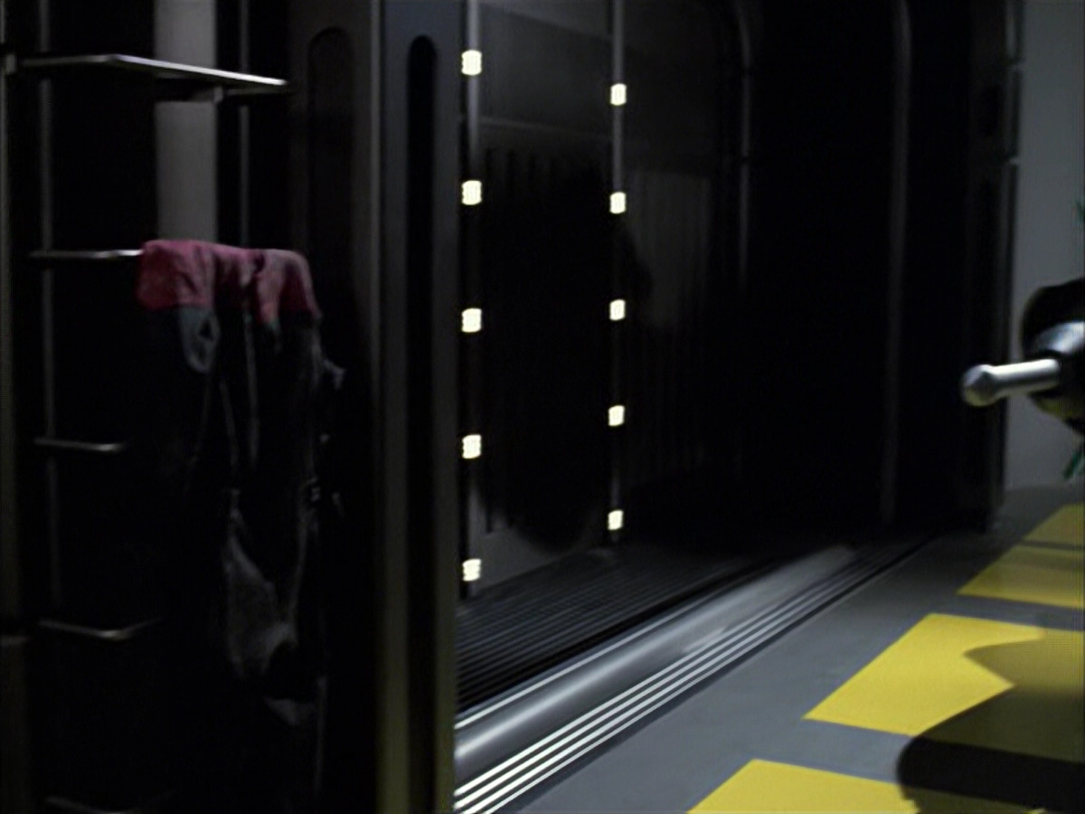extant_StarTrek_VOY_6x05-Alice_01046.jpg