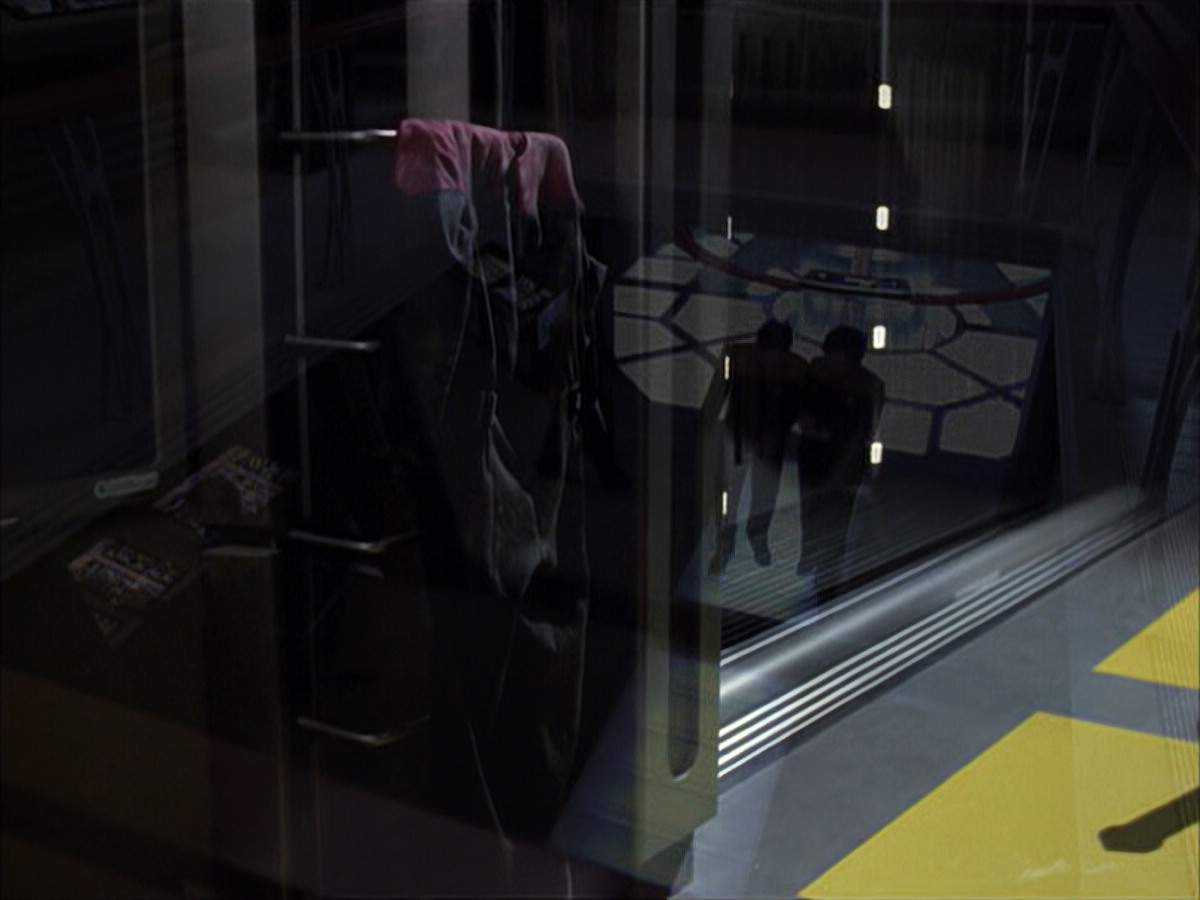 extant_StarTrek_VOY_6x05-Alice_01048.jpg