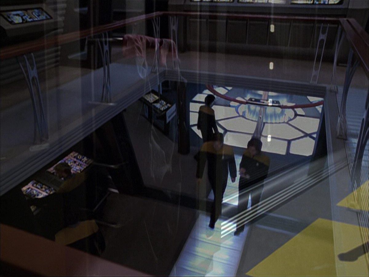 extant_StarTrek_VOY_6x05-Alice_01049.jpg