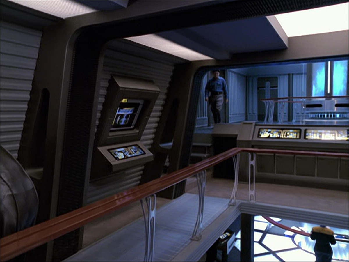 extant_StarTrek_VOY_6x05-Alice_01057.jpg
