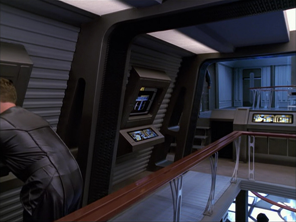 extant_StarTrek_VOY_6x05-Alice_01059.jpg