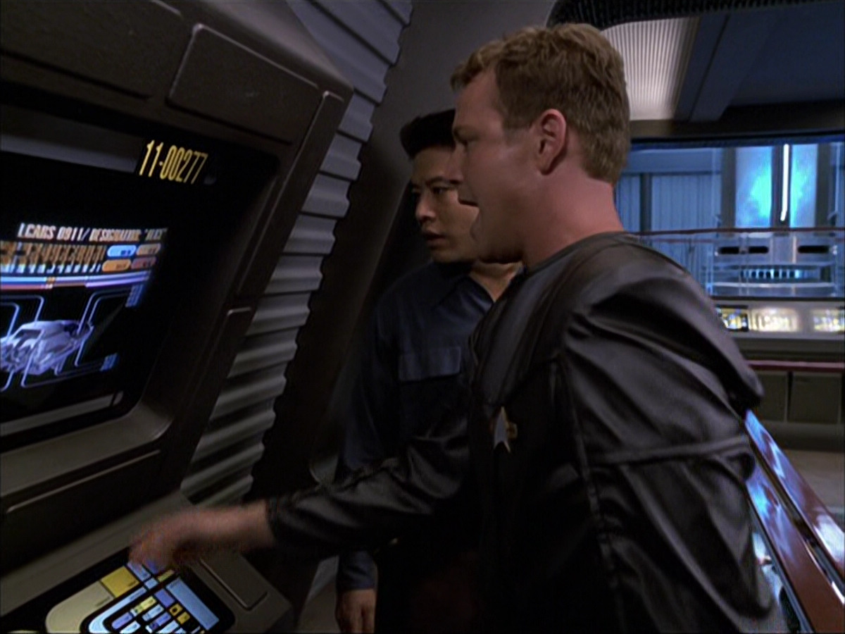 extant_StarTrek_VOY_6x05-Alice_01070.jpg