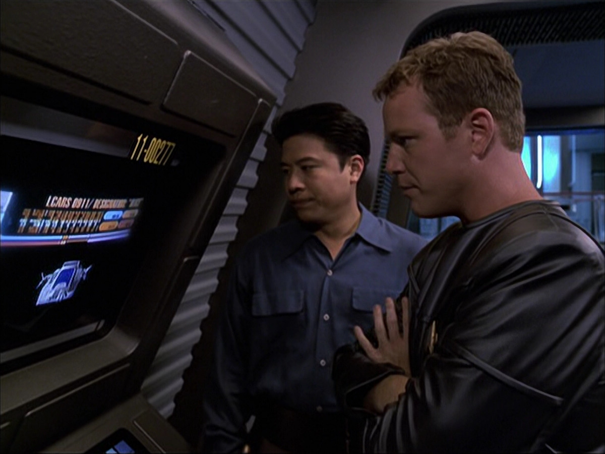 extant_StarTrek_VOY_6x05-Alice_01073.jpg