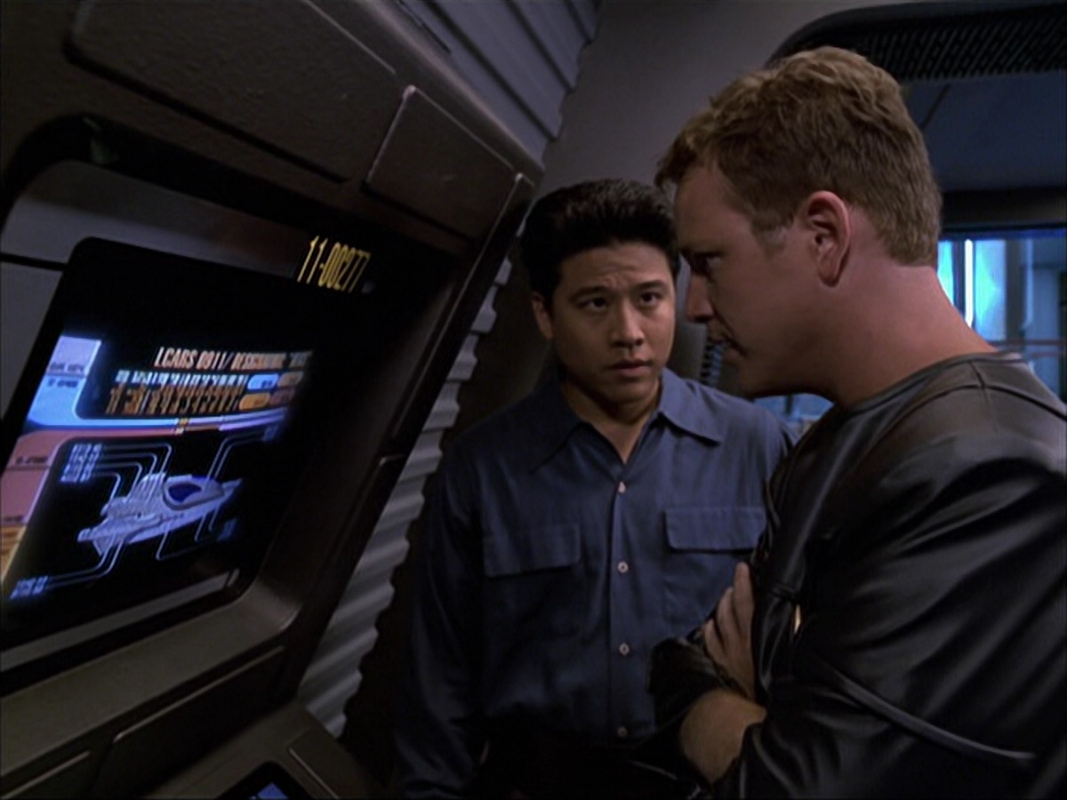 extant_StarTrek_VOY_6x05-Alice_01080.jpg