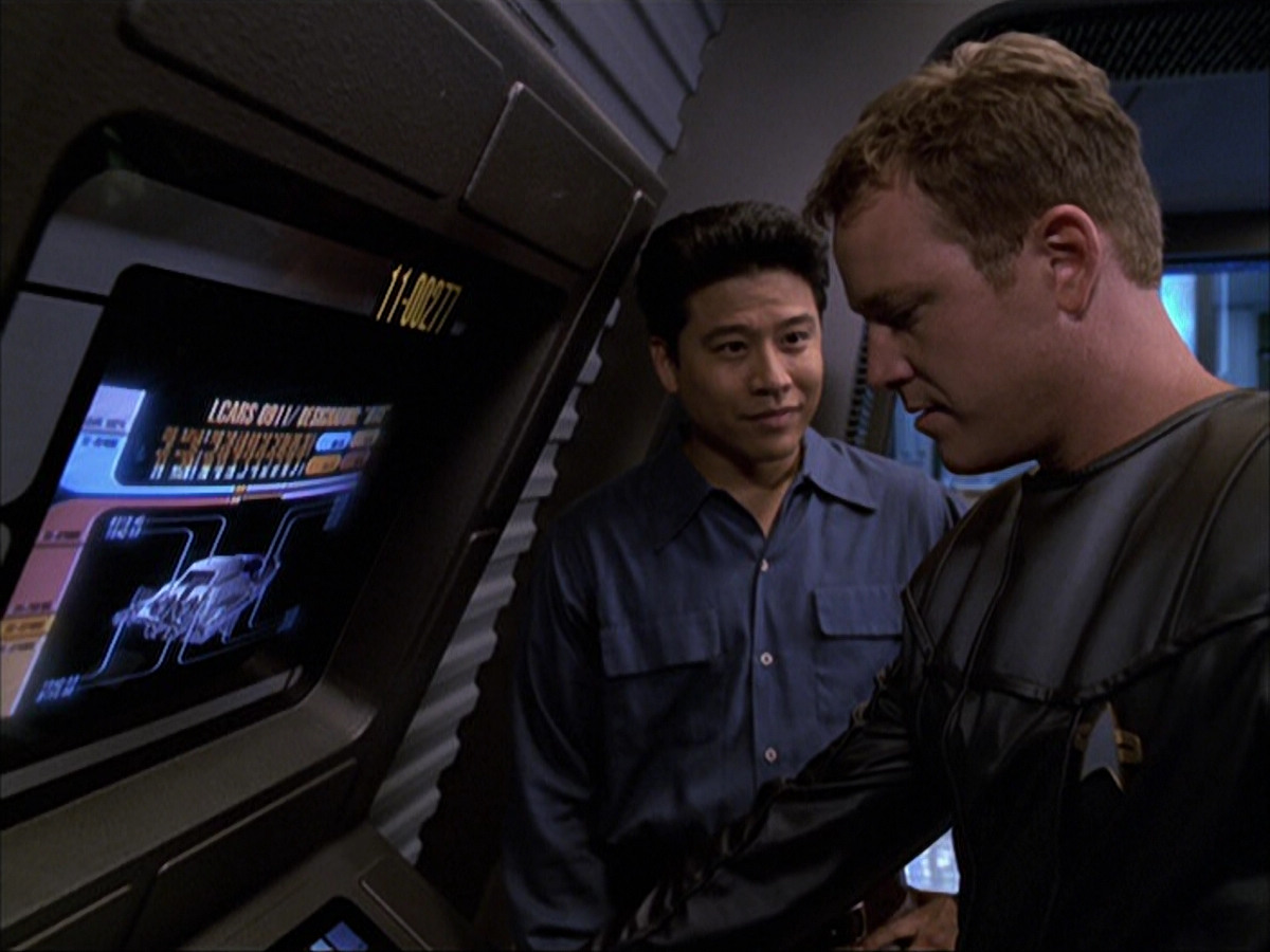 extant_StarTrek_VOY_6x05-Alice_01088.jpg