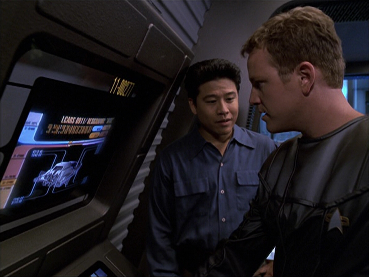 extant_StarTrek_VOY_6x05-Alice_01089.jpg