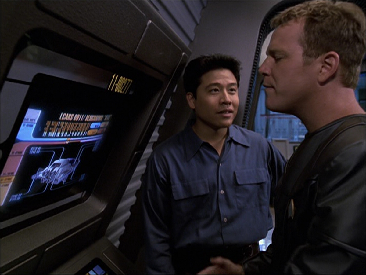extant_StarTrek_VOY_6x05-Alice_01105.jpg