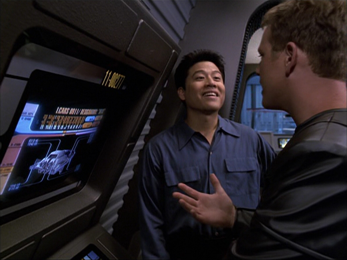 extant_StarTrek_VOY_6x05-Alice_01106.jpg