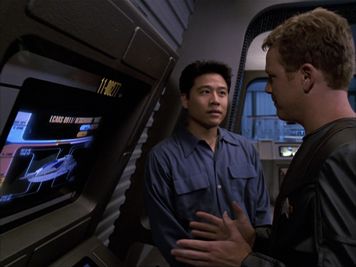 extant_StarTrek_VOY_6x05-Alice_01119.jpg