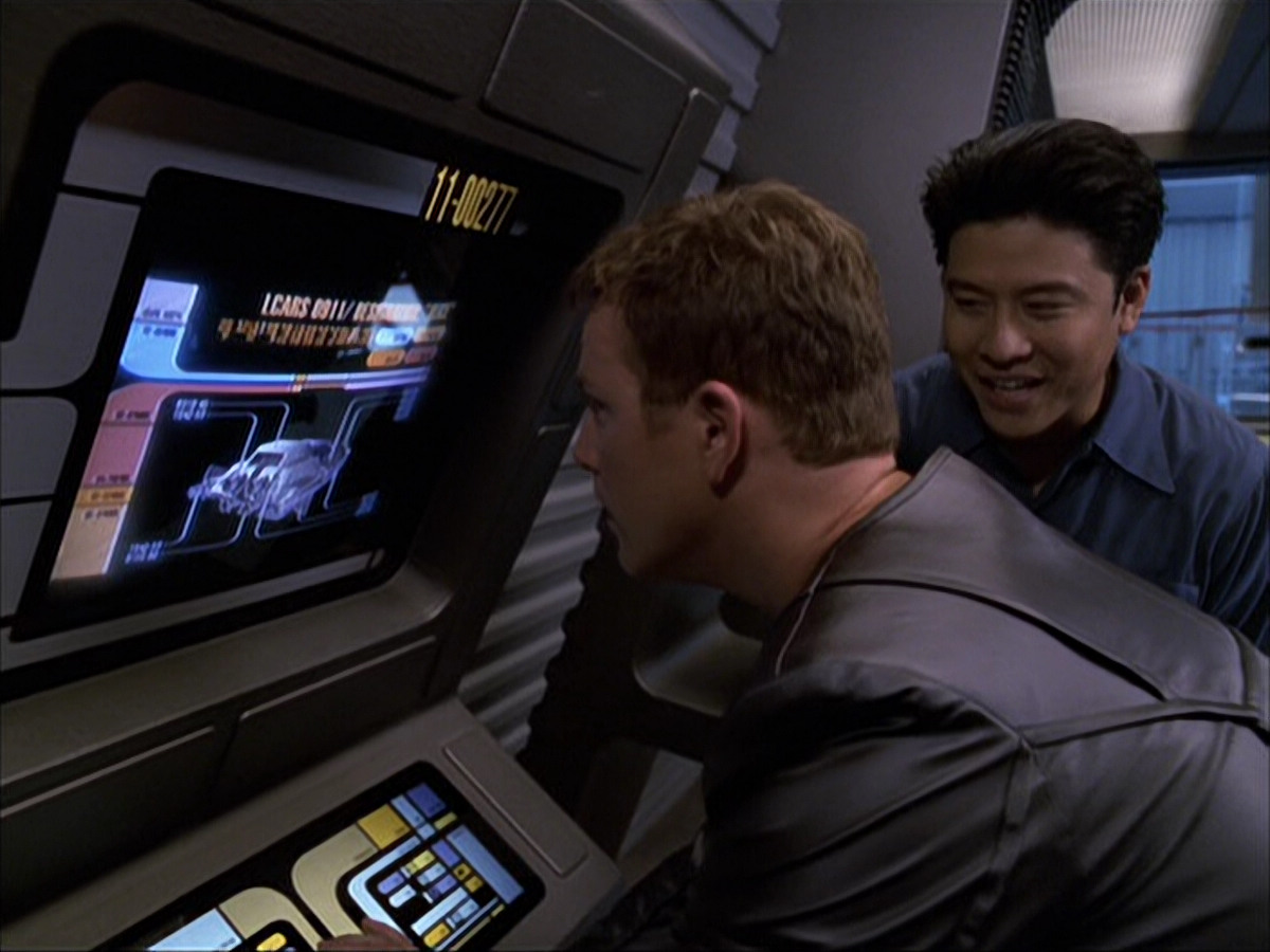 extant_StarTrek_VOY_6x05-Alice_01124.jpg