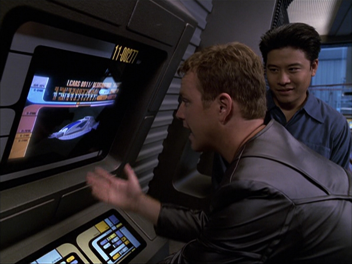 extant_StarTrek_VOY_6x05-Alice_01126.jpg