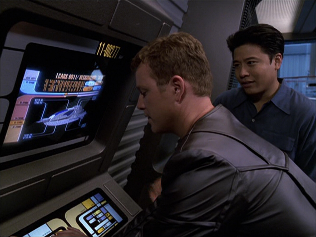 extant_StarTrek_VOY_6x05-Alice_01129.jpg